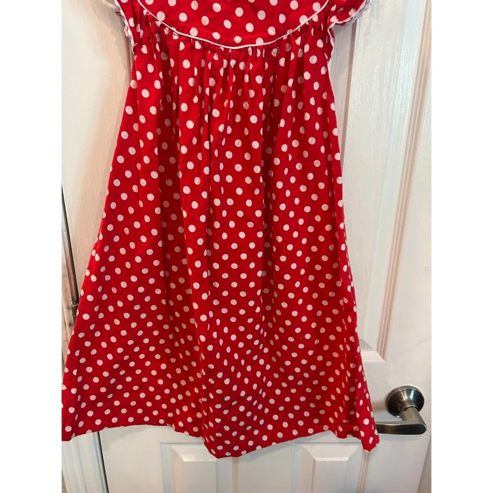 Barefoot charming red